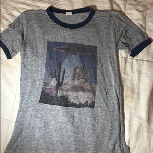 Brandy Melville graphic tee alein flying saucer